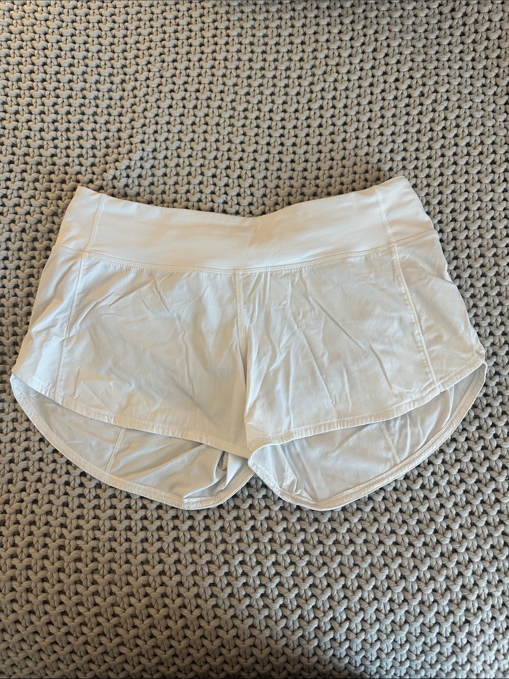 Lululemon Women’s White Athletic Running Shorts 4” inseam size 6